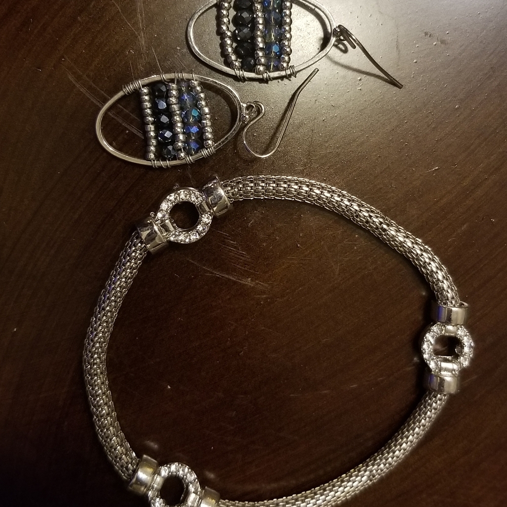 Jewelry (Fashion/Costume)- Bracelet & Earrings Set